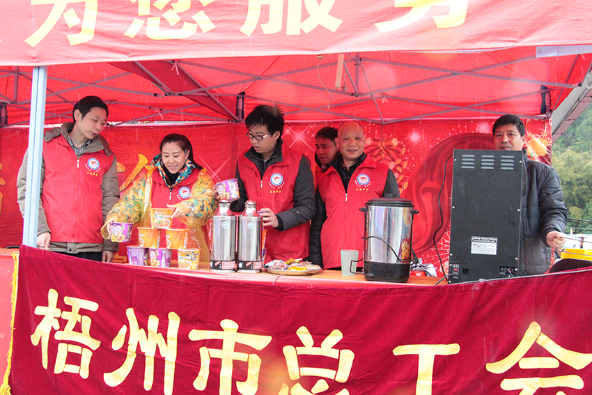 梧州市總暖流愛心服務(wù)隊今天啟動啦！(圖文)