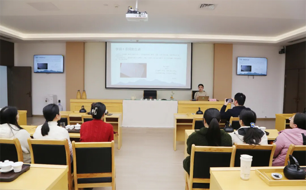 我市一名自治區(qū)勞模受邀到“桂工大講堂”授課