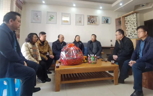 慰問一線 情暖職工丨自治區(qū)總工會慰問團到梧州市開展2026年元旦春節(jié)送溫暖慰問活動