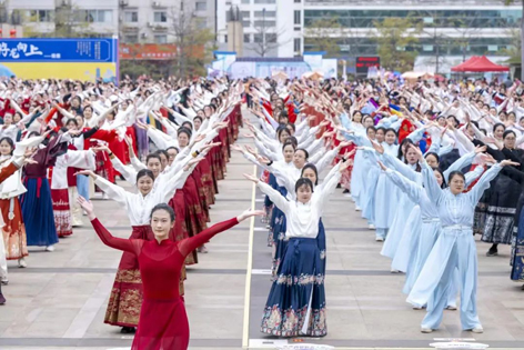 【跟黨奮進(jìn)新征程 巾幗建功新時(shí)代】梧州市第十二屆婦女國(guó)風(fēng)趣味體育運(yùn)動(dòng)會(huì)暨“梧家巧姐姐”國(guó)潮集市，精彩綻放！