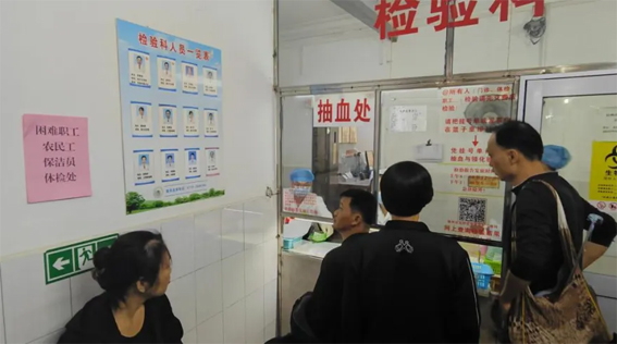 龍圩區(qū)總工會(huì)為困難職工、農(nóng)民工等群體人員開展免費(fèi)體檢活動(dòng)